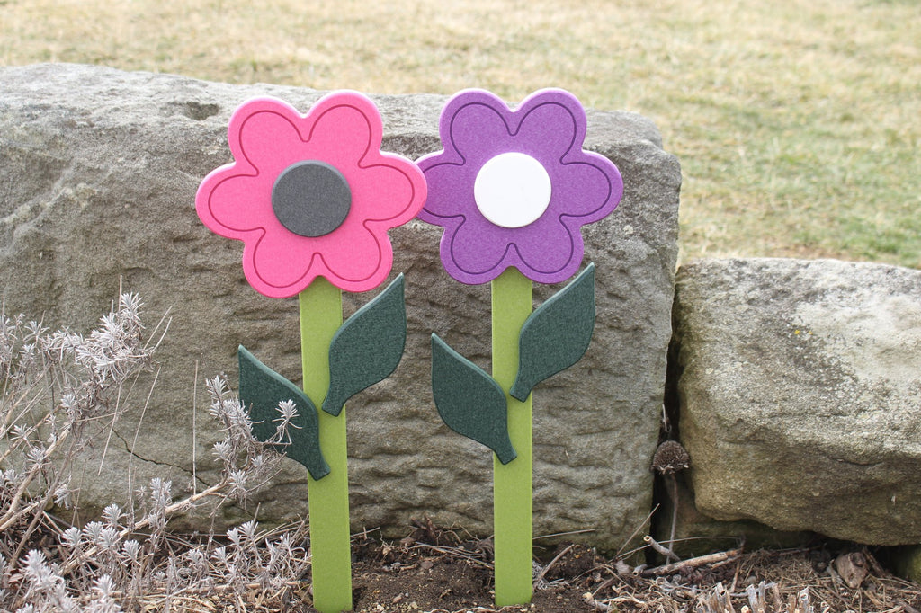 NEW! Decorative Flower Stake for Yard and Garden Décor, Amish-Made with Poly Lumber, Daisy